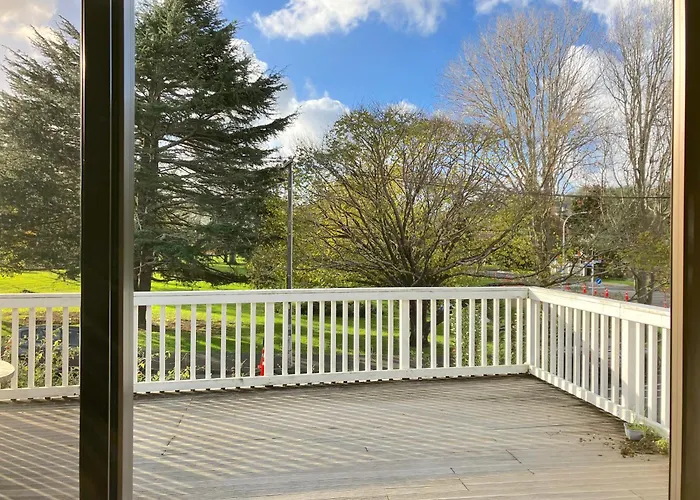 Remuera 5 Bedroom Holiday House