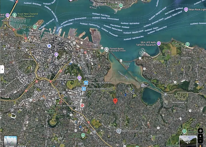 Remuera 5 Bedroom Holiday House